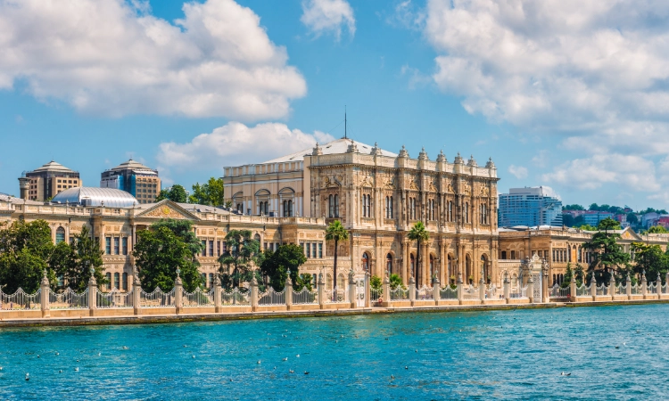 Harem and Daily Life by the Water