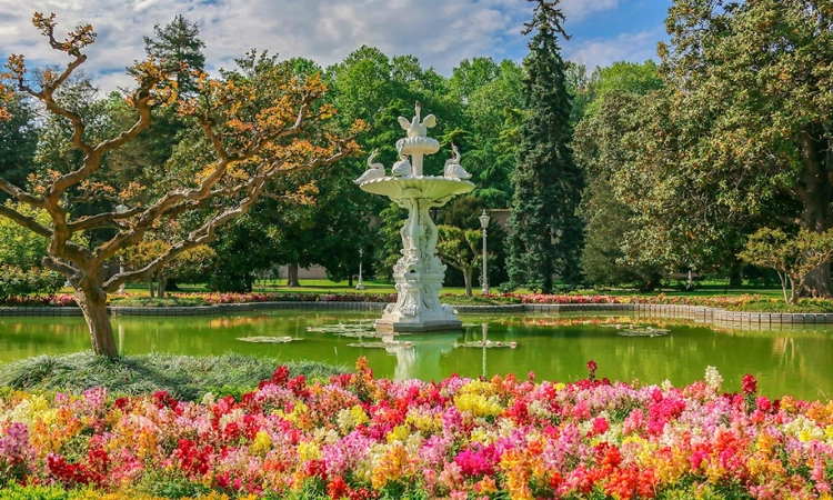 Bosphorus Gardens and Photo Moments